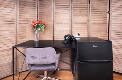Eagle Hill House | Eagles Landing - Logan Airport