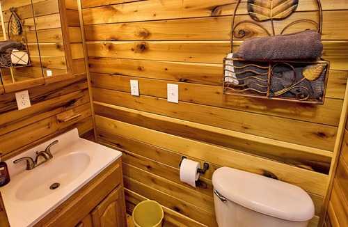 Statts Mills Cabin | Eagles Perch Lakefront Cabin