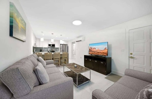 Melaleuca Gardens Apartment | East Beach Apart By Dream Vacation unit 2