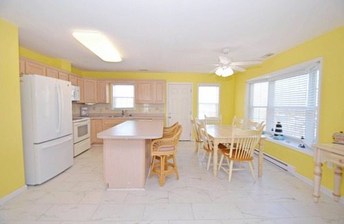 Little Salisbury House | East Biscayne 8803-Bayside 90th St, Free WiFi, W/D, AC