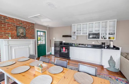 Jackson Ward House | East Clay Street Retreat - Convention Center