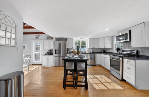 Dennis House | East Dennis Gem! Walk to Beach! Sleeps 10!