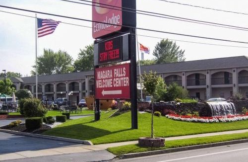 Niagara Falls Cabin | Econo Lodge at the Falls North