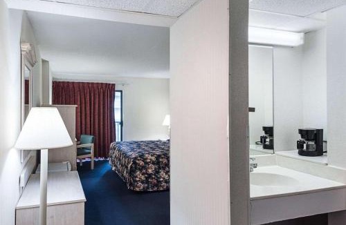 Rehoboth Beach Hotel | Econo Lodge Inn & Suites Rehoboth Beach