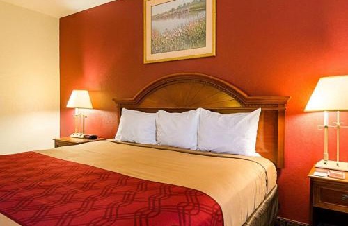 Mosby Cabin | Econo Lodge Richmond North