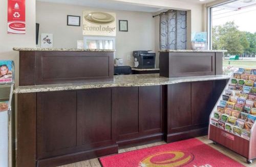 North Central Cabin | Econo Lodge Virginia Beach Town Center