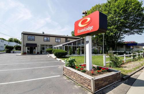 West Yarmouth Cabin | Econo Lodge West Yarmouth-Hyannis Cape Cod