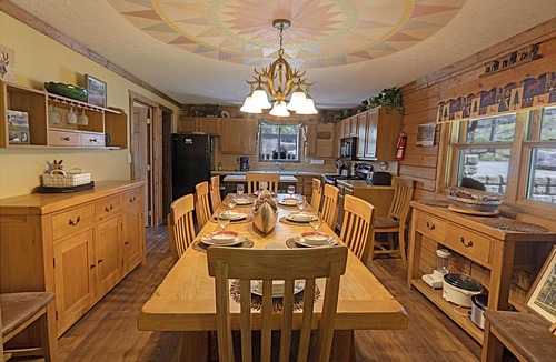 Edray House | Edelweiss Haus: Cozy Renovated Mountain Retreat - Hot Tub & Dual Outdoor Decks