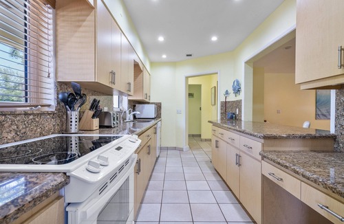 Lauderdale-by-the-Sea House | Eden's Reef-2Bedroom/2.5Baths- Sleeps 8- Walk to Beach- Heated Pool