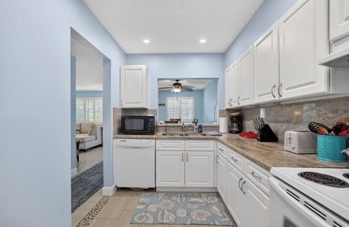 Lauderdale-by-the-Sea Apartment | Eden's Reef : 3bed/3bath