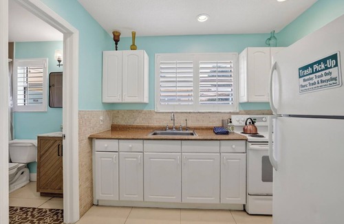 Lauderdale-by-the-Sea Apartment | Eden's Reef : 3bed/3bath