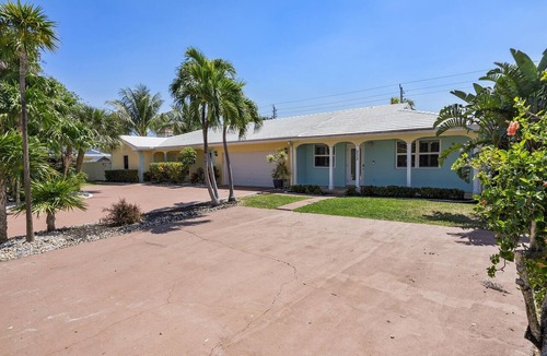 Lauderdale-by-the-Sea Apartment | Eden's Reef : 3bed/3bath