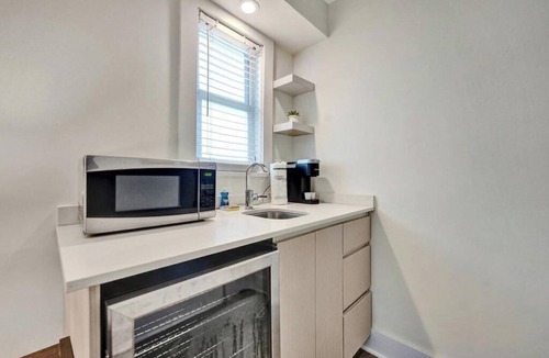 Central Beach Apartment | Eden Studio | Walk to Fort Lauderdale Beach