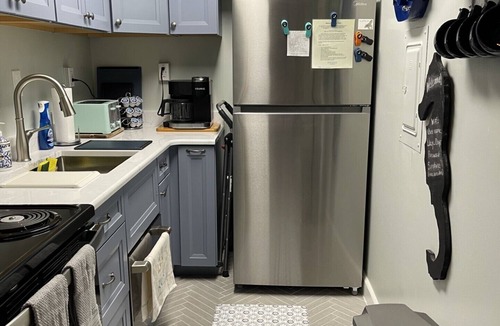 Rehoboth Beach Condo | Efficiency with charming coastal cottage deco