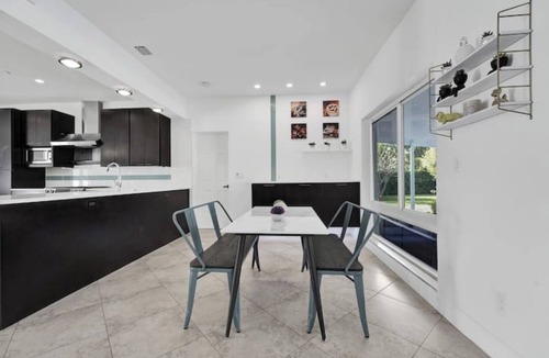 North Miami Beach House | El Jardín Sleeps 11 Heated Pool Hot Tub Aventura