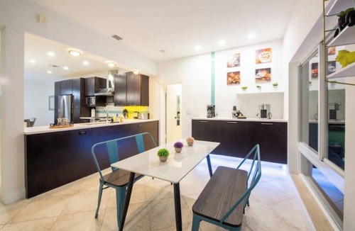 North Miami Beach House | El Jardín Sleeps 11 Heated Pool Hot Tub Aventura