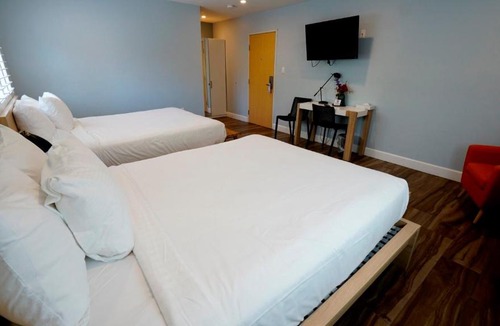 Studio City Hotel | El Royale Gardens Near Universal Studios