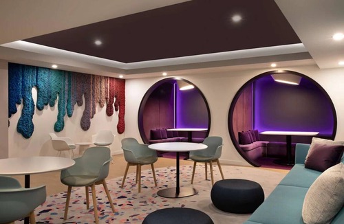 Downtown Miami Hotel | Electric Stay close to Miami Nightlife Attractions - Enjoy Sunset Happy Hours