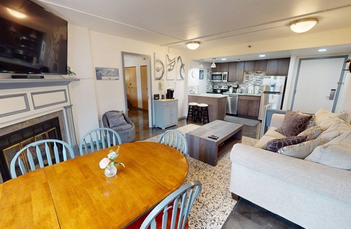 Snowshoe Condo | Elegant 2BR Flat at Silvercreek by RedAwning