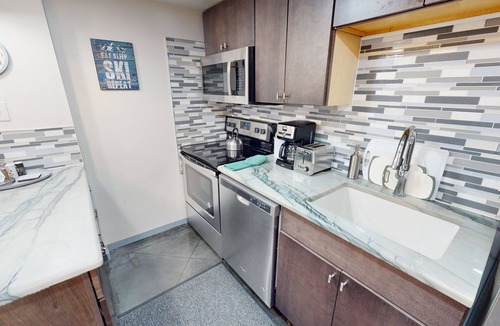 Snowshoe Condo | Elegant 2BR Flat at Silvercreek by RedAwning