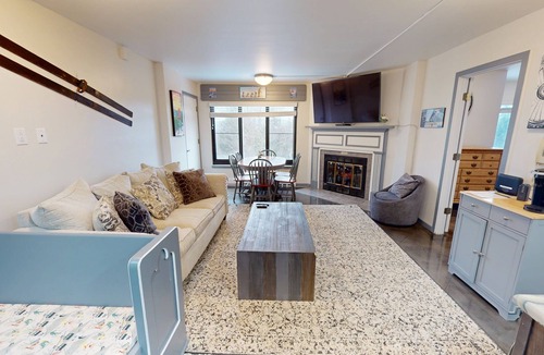 Snowshoe Condo | Elegant 2BR Flat at Silvercreek by RedAwning