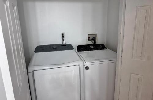 Forest Hill Apartment | Elegant 3 bedroom 2 bath Downtown Newark