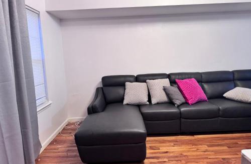Forest Hill Apartment | Elegant 3 bedroom 2 bath Downtown Newark