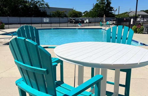 Lewes Condo | Elegant and cozy beach condo for your family vacation with pool and pond