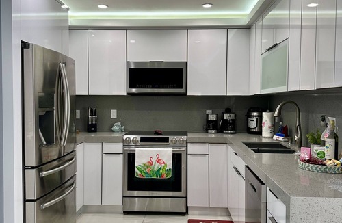 Hialeah House | Elegant beautiful house w/pool 10 min from Miami Int. Airport