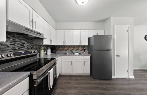 Edgemoor Apartment | Elegant Chateau Escape | Parking Included