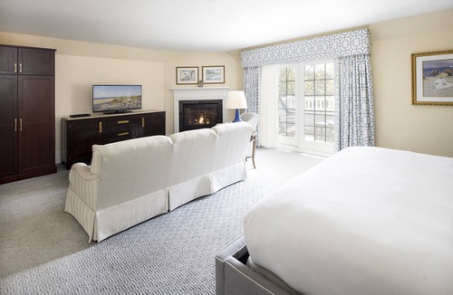 South Rehoboth Hotel | Elegant Club Suite | King Beds & Hydrotherapy Tub