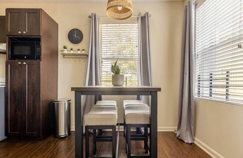 Little Haiti Apartment | Elegant Design Studio Free Parking & Wi-Fi great for long stays.