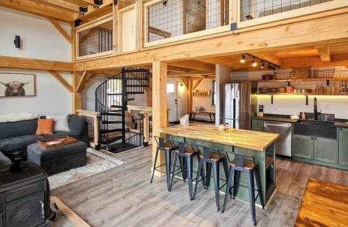 Readsboro House | Elegant home w/mountain views, trail to riverfront, hot tub, dog-friendly, bbq