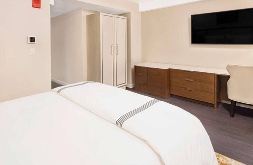 Central Park South Resort | Elegant Midtown Studio Plus at The Quin – Central Park & Broadway Nearby