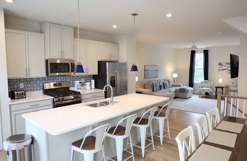 Bayside House | Elegant Resort Townhome w/Gym, Pools & Tennis