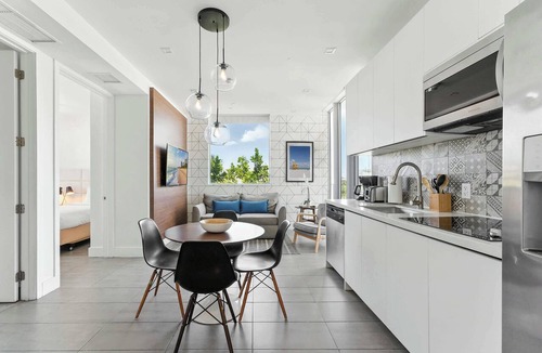 Flamingo/Lummus Apartment | Elegant SoBe 2 Bedroom Apartment