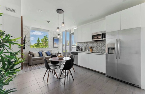 Flamingo/Lummus Apartment | Elegant SoBe 2 Bedroom Apartment