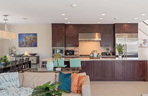 East Fort Lauderdale House | Elegant waterfront home with dock, heated pool and in a central location.