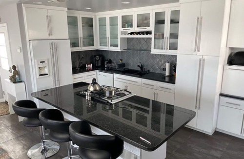 Belmont Shore Apartment | Elegant with spectacular view & steps to so much.