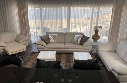 Belmont Shore Apartment | Elegant with spectacular view & steps to so much.
