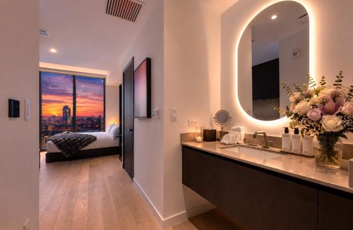 Downtown Miami House | Elite E11EVEN Studio with Rooftop Pool & Resort Gym