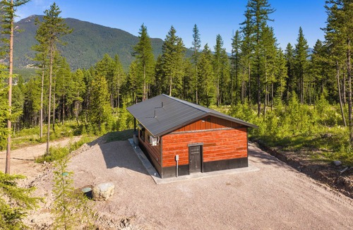 Martin City Cabin | Elk View Cabin/Upscale Cabin Retreat w/Hot Tub, Scenic Views & Wildlife