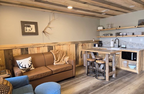 Columbia Falls Cabin | Elkhorn Cabin at Columbia Mountain Ranch near Glacier National Park