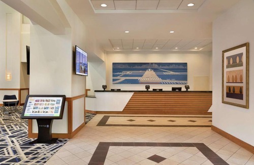 East Boston Hotel | Embassy Suites Boston at Logan Airport