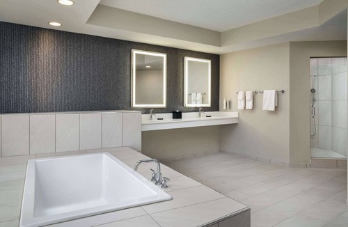 Coliseum Central Hotel | Embassy Suites by Hilton Hampton Convention Center