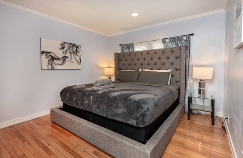 Carthay Circle House | Embrace Tranquility: Your Ideal Retreat in Pico Robertson