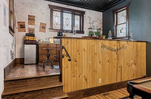 Gann House | Enchanting Castle Stay | Wizard Inspired 4BR - Sleeps 12