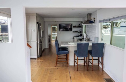 Boston Boat Rental | Endless Summer: Oceanside Views