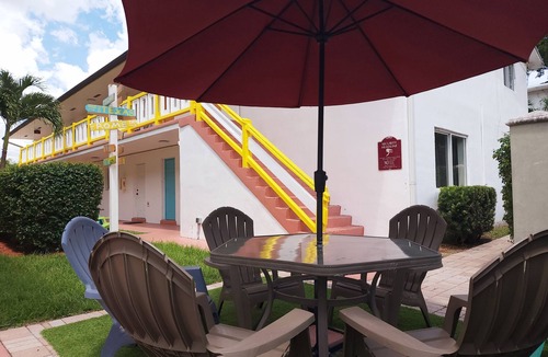 Riverside Park Apartment | Endless Summer Rental 3 Bedroom 2 Bath - Entire Apartment