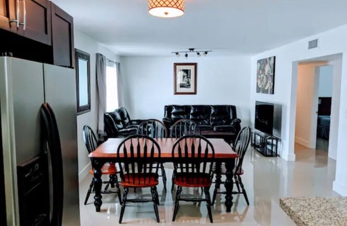 Riverside Park Apartment | Endless Summer Rental 3 Bedroom 2 Bath - Entire Apartment